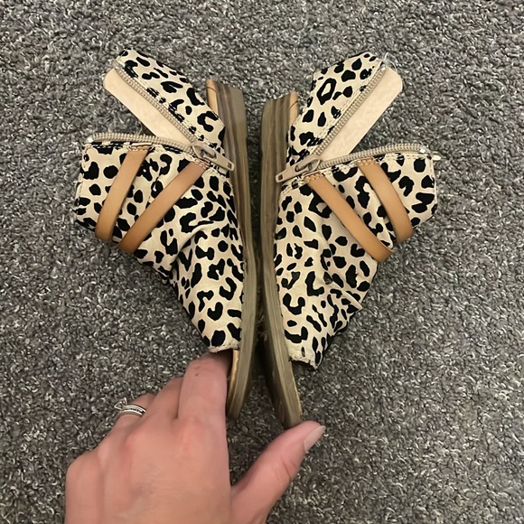 Girl Blowfish Sandals - Picture 3 of 9